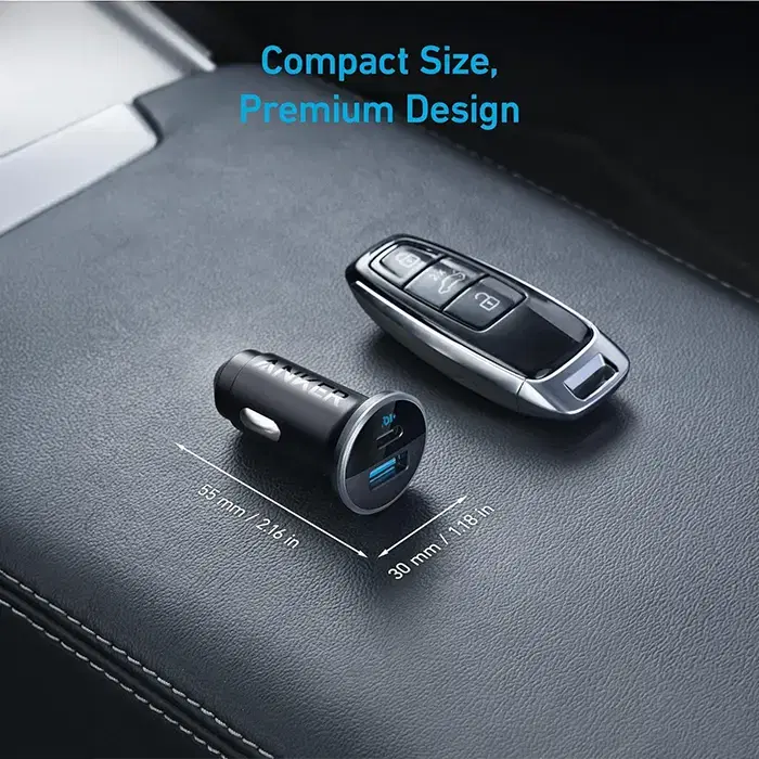 Cargador para auto Anker 323 rápido con puertos USB-C y USB-A de 52.5W, en color negro, para cargar dispositivos móviles.