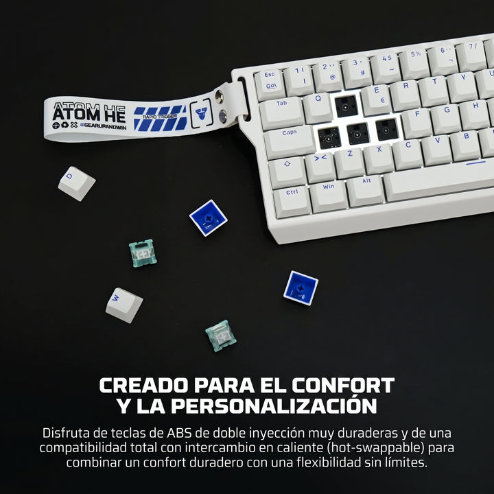 Teclado mecánico gamer Fantech ATOM HE68 MK811 cableado en español encendido con iluminación RGB
