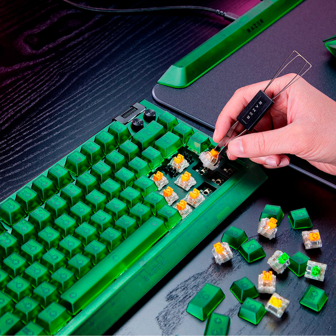 Teclado mecánico gamer RAZER Blackwidow V4 75% SWITCH ORANGE, HOT-SWAPPABLE 8000 HZ US CHROMA