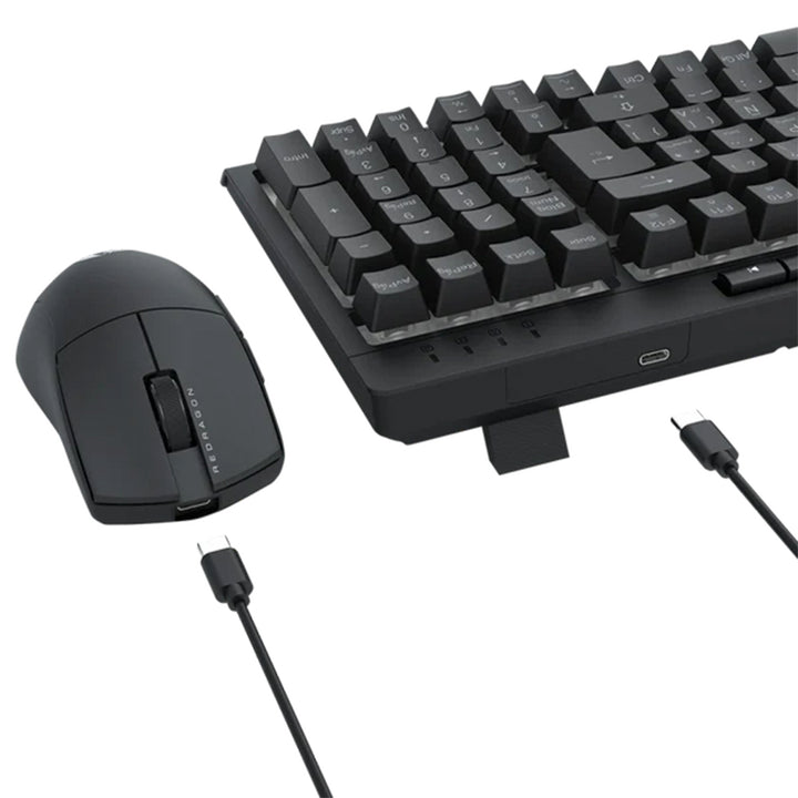 Combo gamer Redragon 4 en 1 con teclado K515, mouse M724, auriculares H211 y mouse pad P016, en color rojo.