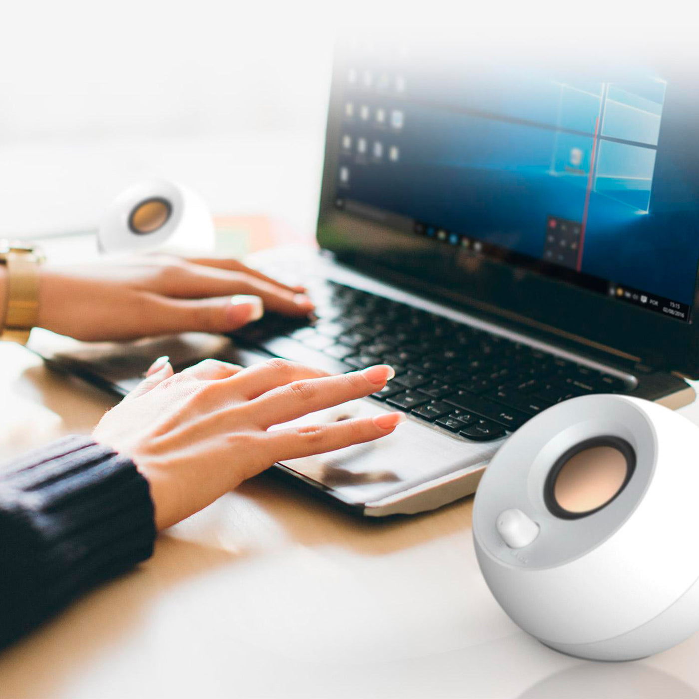 Altavoces de computadora Creative Pebble Modern 2.0 USB negro DEMO - Achorao