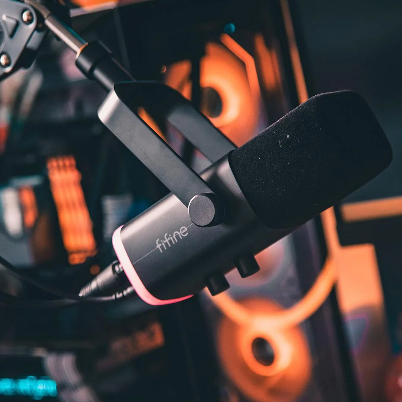 Micrófono dinámico FIFINE AM8 WHITE con RGB Touch-mute, Controles de E/S, Monitoreo en Vivo para Streaming - Achorao