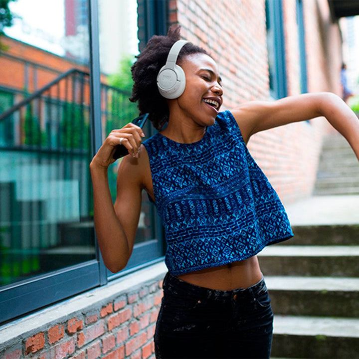 JBL Auriculares Tune 770NC, Auriculares Circumaurales Inalámbricos con Cancelación de Ruido Adaptativa, Bluetooth y 70 horas de batería - Achorao