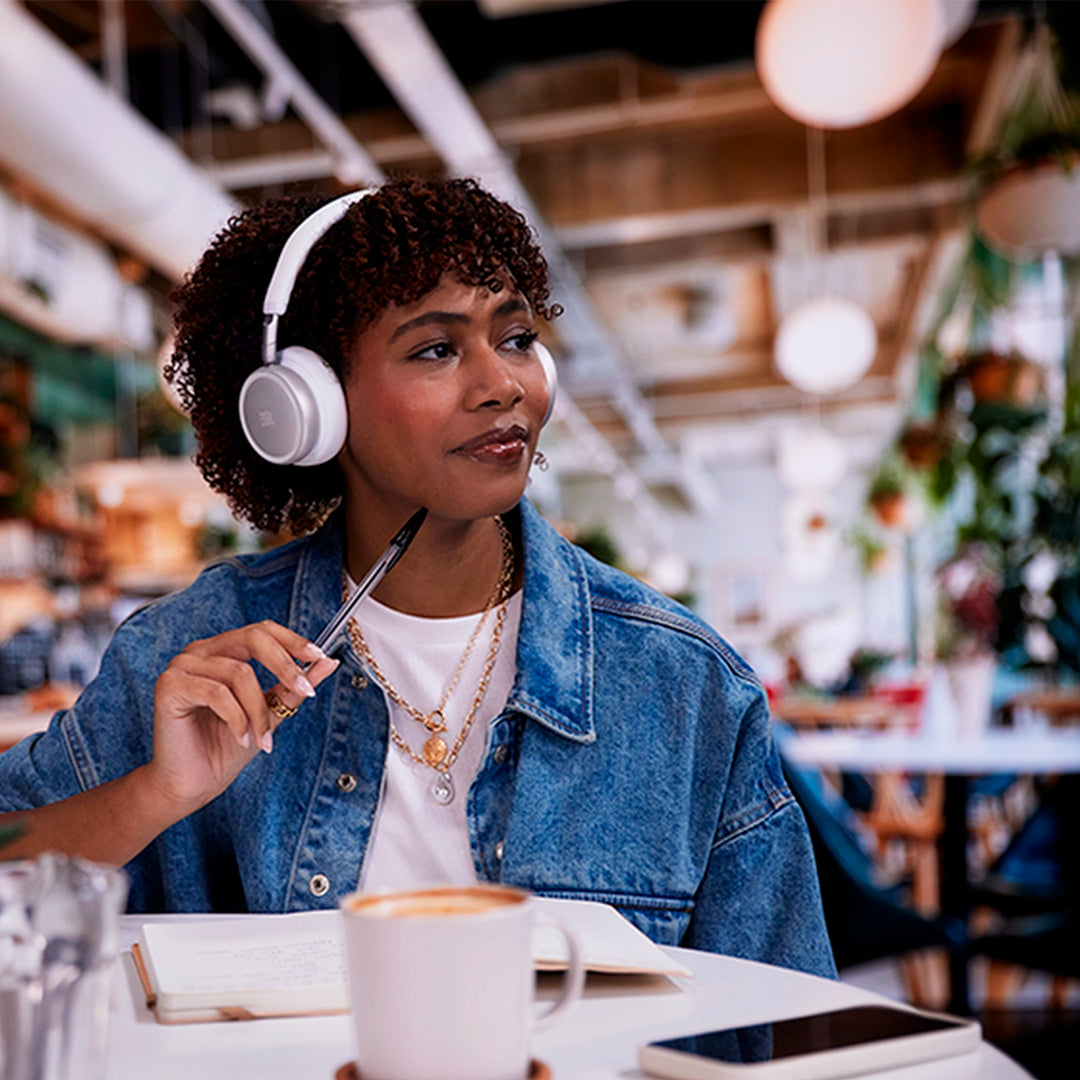 Audífonos inalámbricos JBL Live 680NC negros con cancelación de ruido adaptativa 2.0