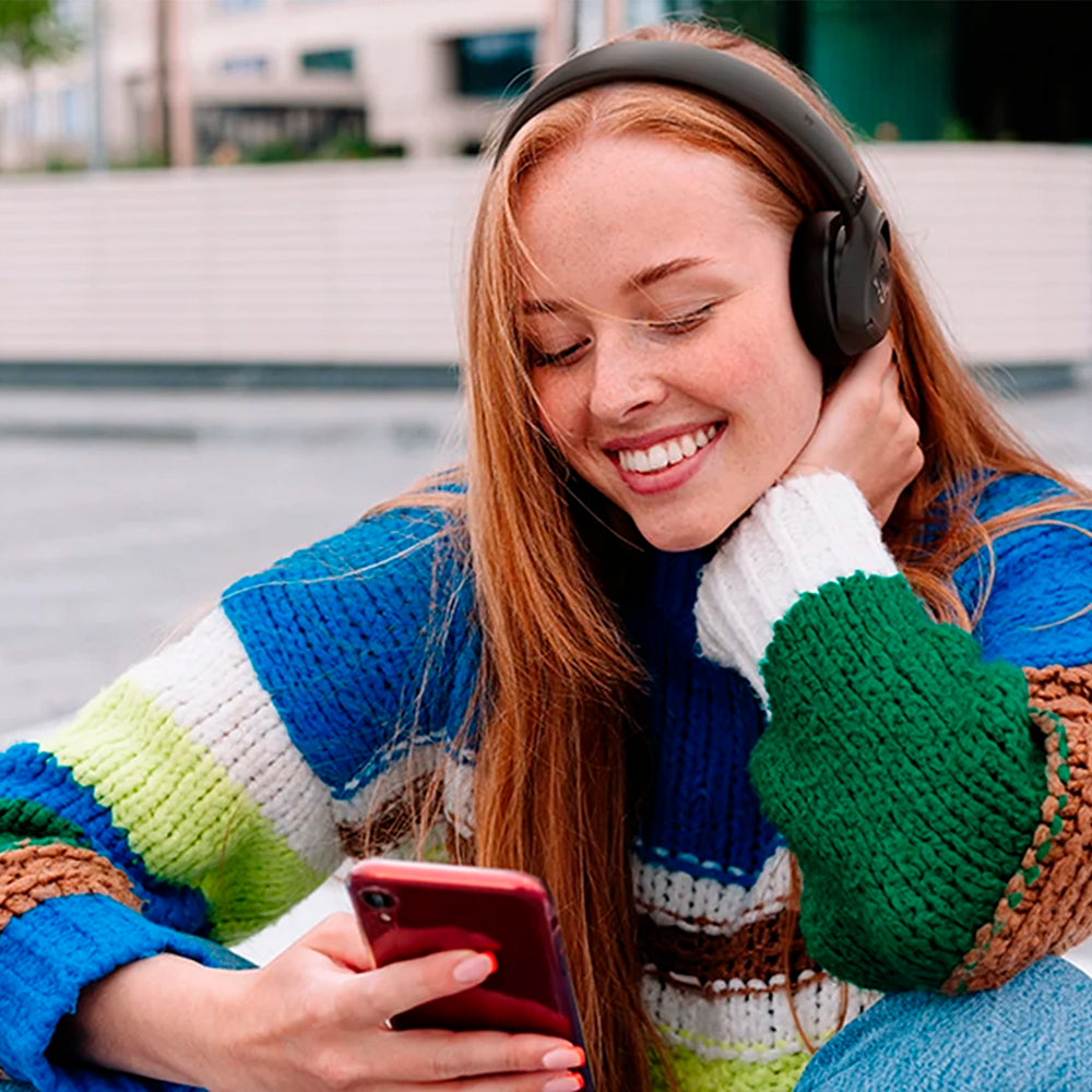 Audífonos inalámbricos JBL Tune 680NC con cancelación de ruido adaptativa, color y diseño visibles