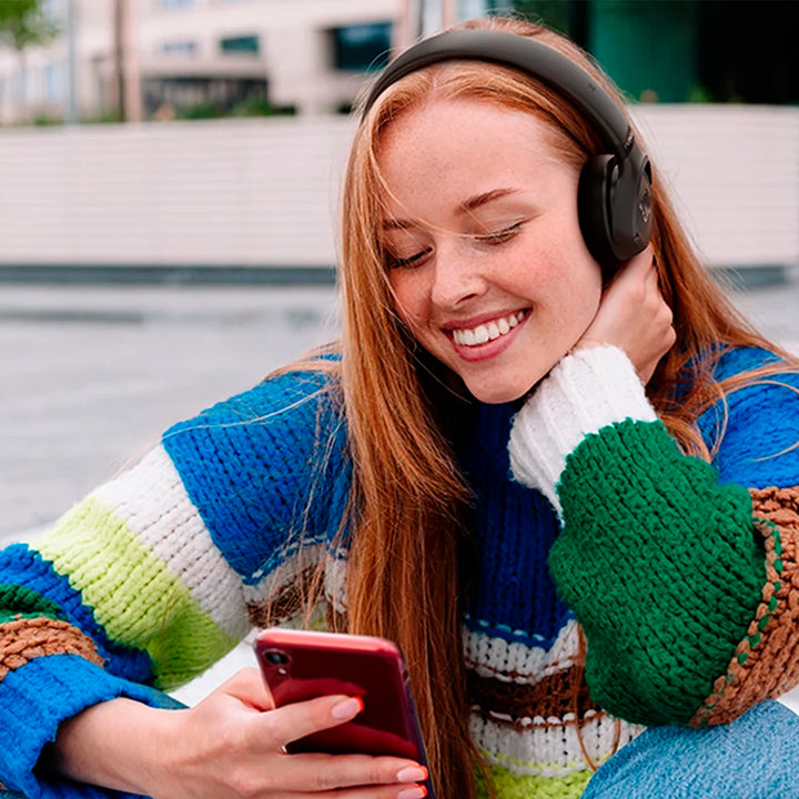 Audífonos inalámbricos JBL Tune 680NC con cancelación de ruido adaptativa, color y diseño visibles