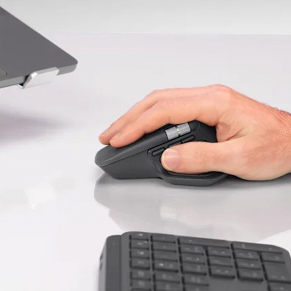 Ratón inalámbrico Logitech MX Master 4 para oficina, con receptor y conexión Bluetooth, en color gris oscuro.