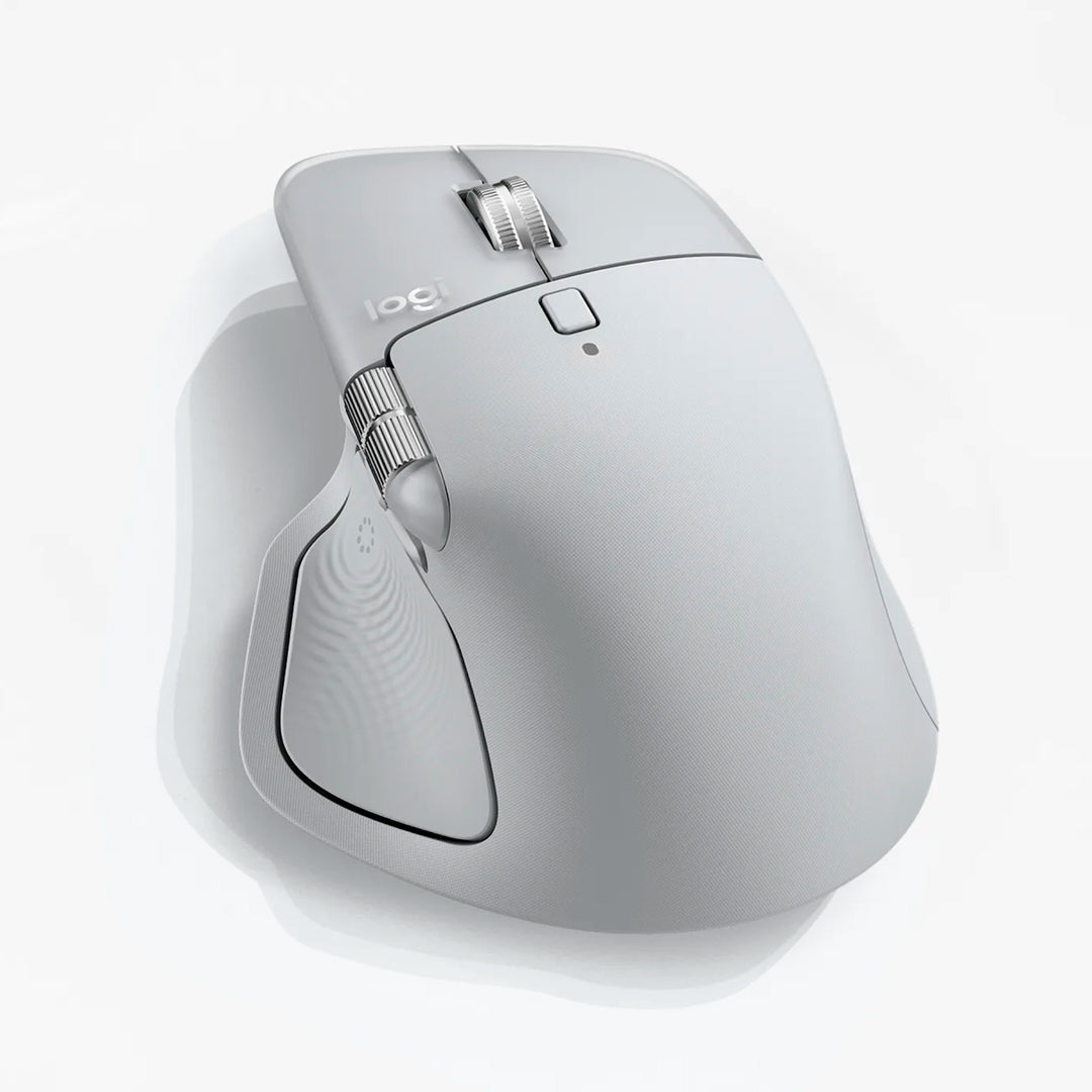 Ratón Logitech MX Master 4 inalámbrico para oficina, en color blanco, con receptor y conectividad Bluetooth, vista desde un lado.