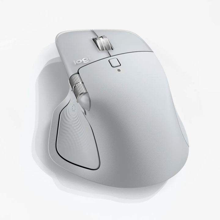 Ratón Logitech MX Master 4 inalámbrico para oficina, en color blanco, con receptor y conectividad Bluetooth, vista desde un lado.