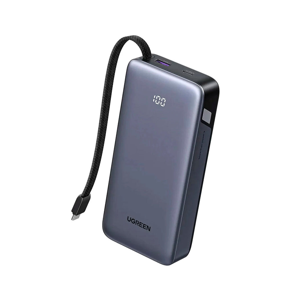 Cargador Power Bank UGREEN PB537 de 55W con carga rápida, compacto y portátil, con cables y puertos visibles en la imagen.