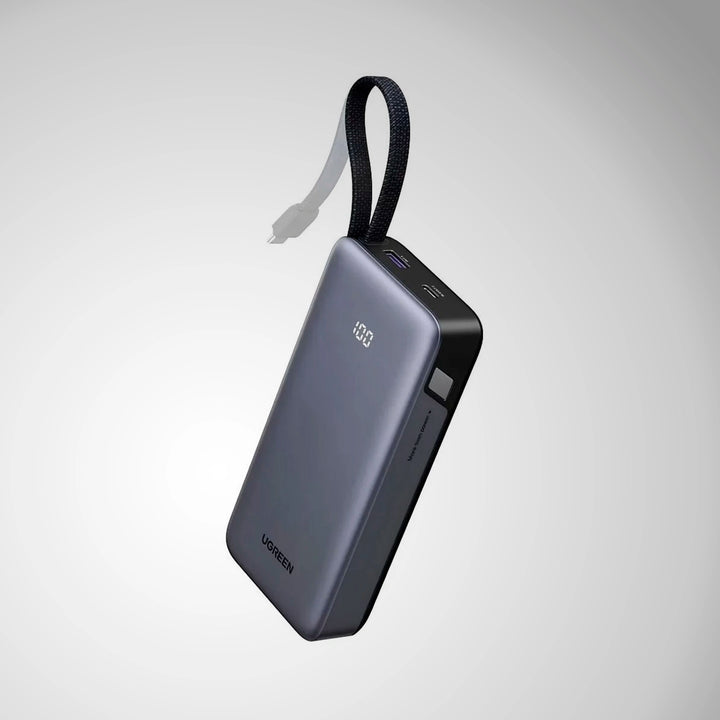 Cargador Power Bank UGREEN 55W con carga rápida modelo PB537, portátil y compacto para dispositivos electrónicos.