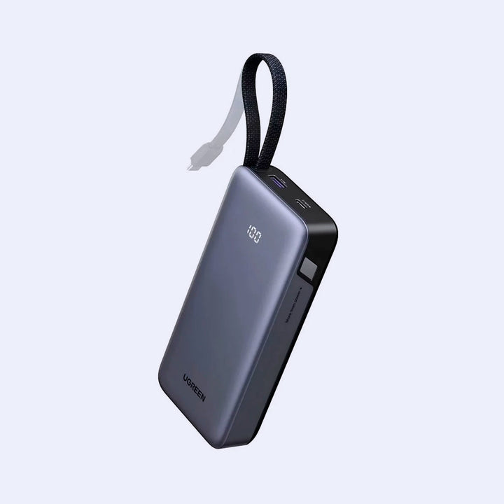 Cargador Power Bank UGREEN 55W con carga súper rápida modelo PB537, puerto de carga y cable incluido, en color negro