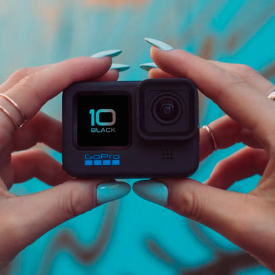 GoPro HERO 10 Cámara de acción impermeable con pantalla LCD frontal y trasera táctil, video 5.3K60 Ultra HD, fotos de 23 MP, transmisión en vivo de 1080p, cámara web, estabilización