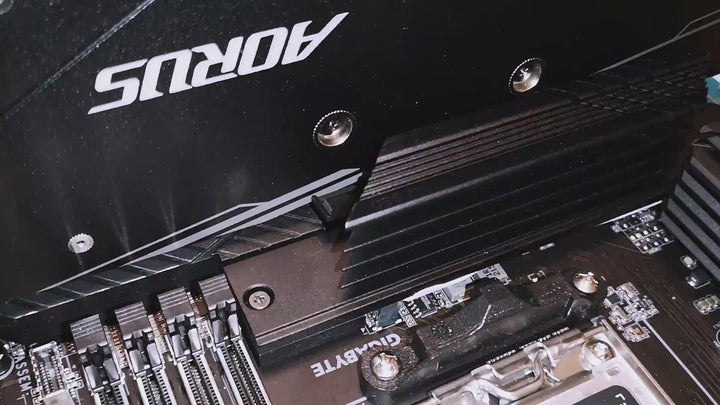 Placa Madre Gigabyte B760M Gaming Plus WiFi DDR4 para Intel LGA 1700 (mATX)