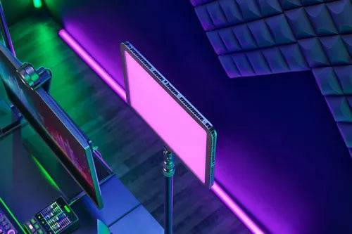 PARANTE DE LUZ RAZER KEY LIGHT 2800 LUMENS CHROMA BLACK - Achorao