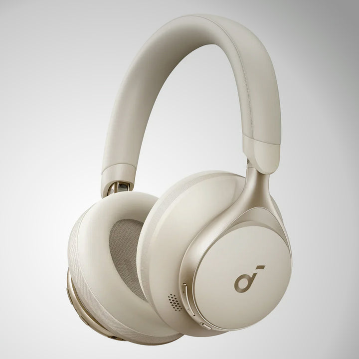 Audífonos inalámbricos Soundcore Space One en color crema, con diseño ergonómico y cancelación de ruido activa.