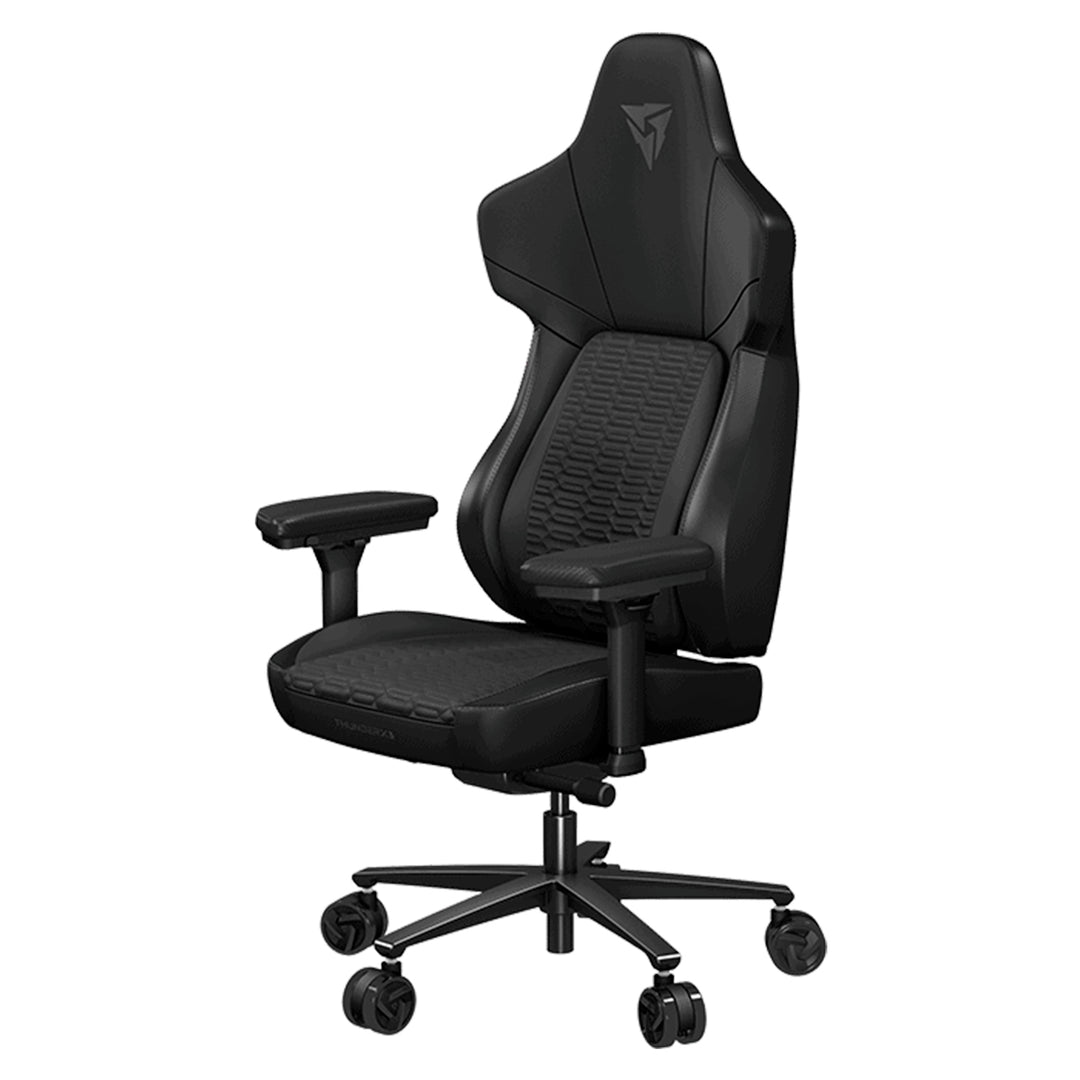 Silla gamer ThunderX3 Core Racer negra con diseño ergonómico y respaldo alto, ideal para largas sesiones de juego.