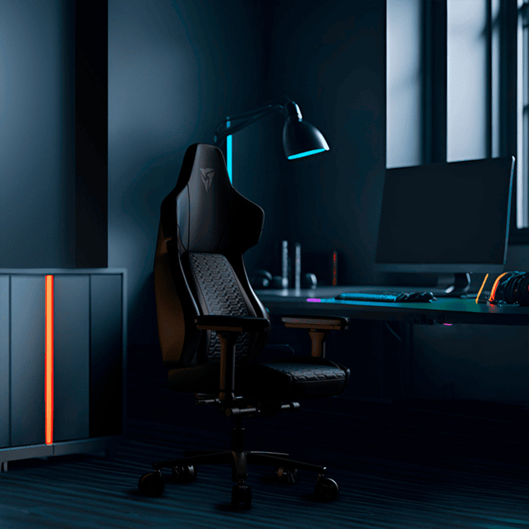 Silla gamer ThunderX3 Core Racer negra con diseño ergonómico y soporte lumbar, ideal para largas sesiones de juego.