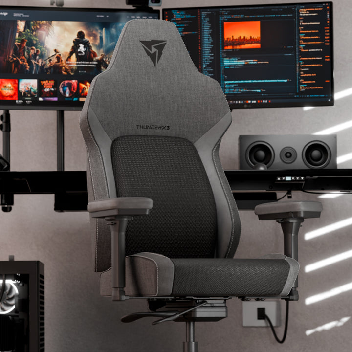 Silla gamer ThunderX3 CORE SMART en color negro, con diseño ergonómico y base sólida para gaming y uso prolongado.