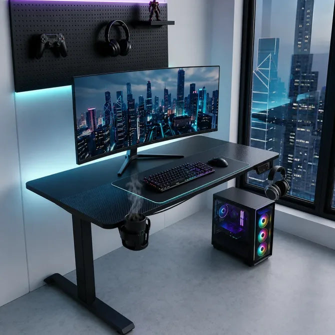 Escritorio gamer ThunderX3 EZLY RACER negro, con superficie amplia y diseño ergonómico para gaming, en una sala moderna.