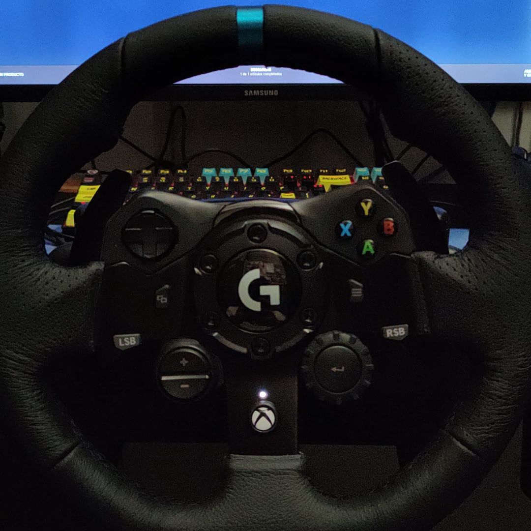 Simulador de carreras Playseat Challenge + Logitech G923